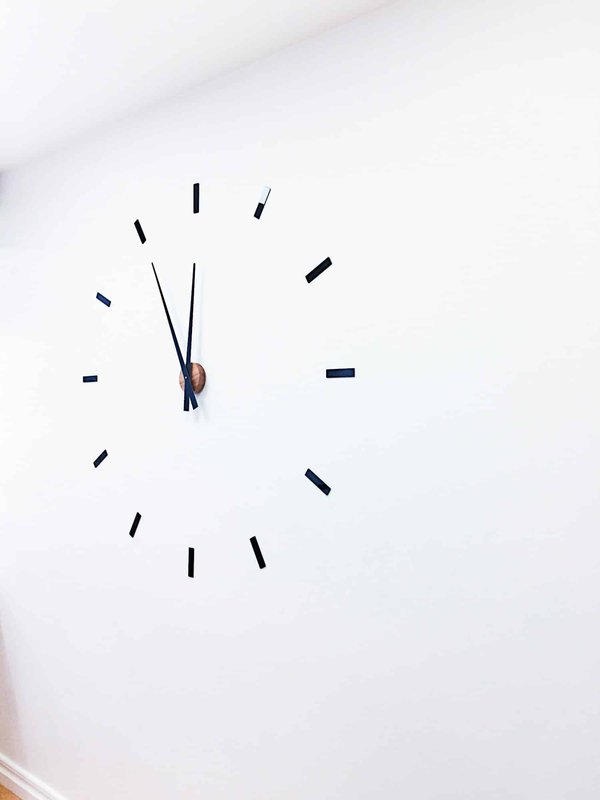 Horloge murale géante : un style vintage pour votre déco